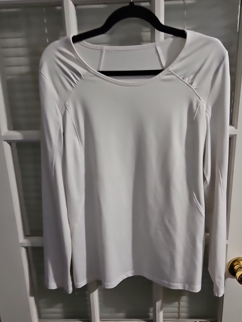 ❤️ Women's White Long-Sleeve Athletic Top.  Sz L